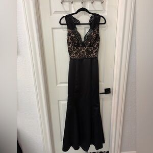 Elegant Black Lace Evening Dress